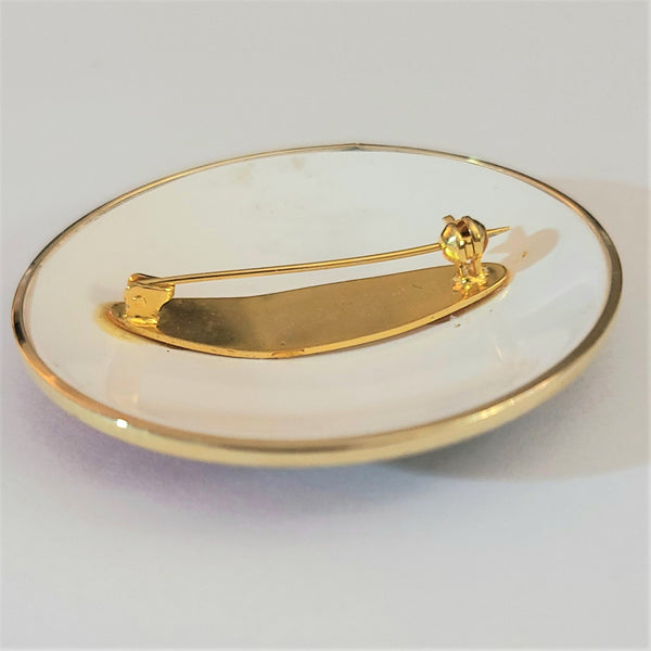 Round Pin with Portrait of 1920s Flapper