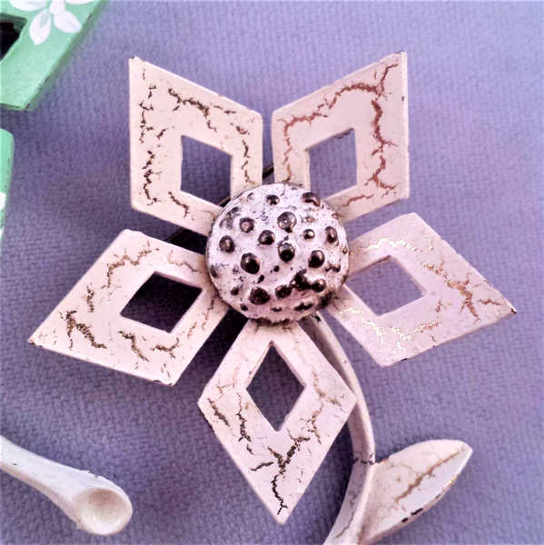 Duo of Geometric 1960s Flower Brooches in Sea Foam and White